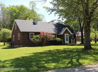 2 Walters Ln, Gouldsboro, PA 18424