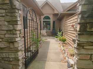 904 Cornwallis Ln, Munster, IN 46321