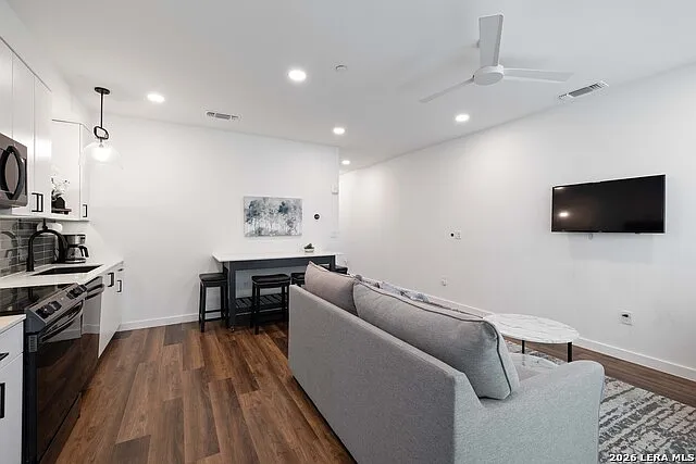 1 bed, 1.0 bath, 610 sqft, $1,500 — Photo 4