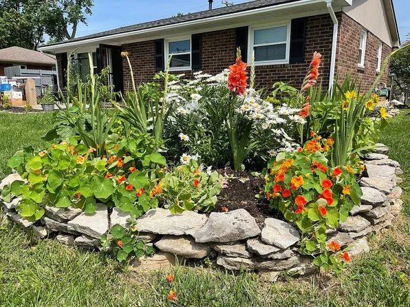 174 Dunroven Dr, Versailles, KY 40383