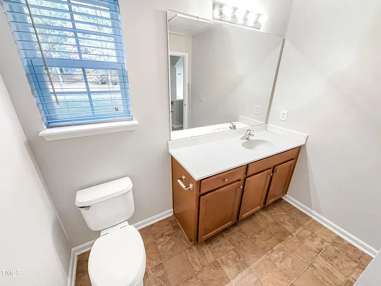7919 Averette Hill Dr — Photo 14