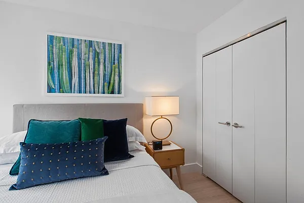 Rented by Greystar | media 18