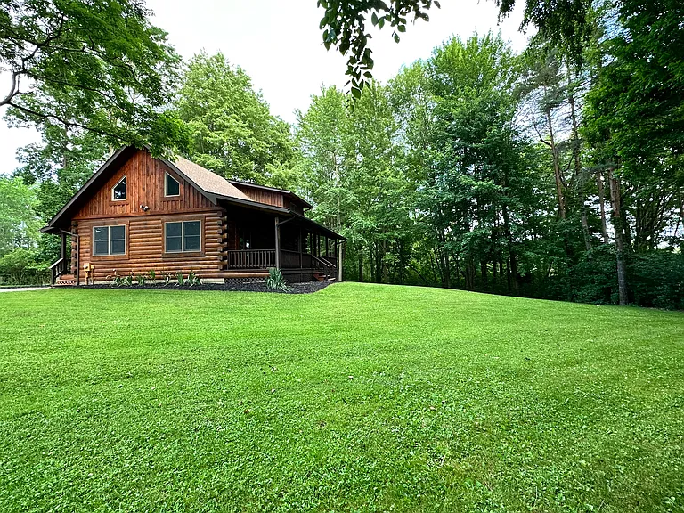 8900 Ravenna Rd — Photo 2
