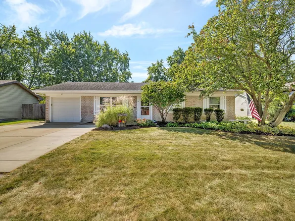 111 Lee Ln, Bolingbrook, IL 60440