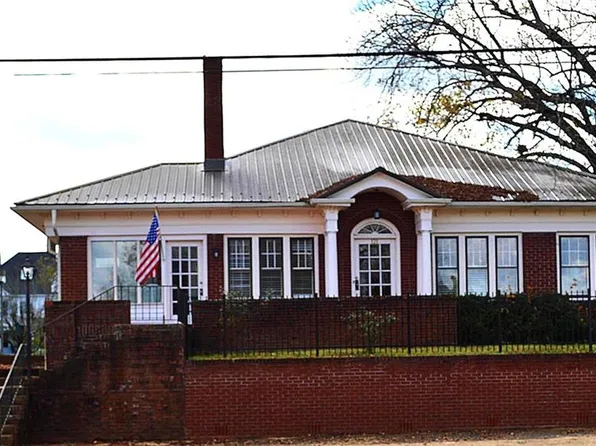 121 W Center St, Lexington, NC 27292