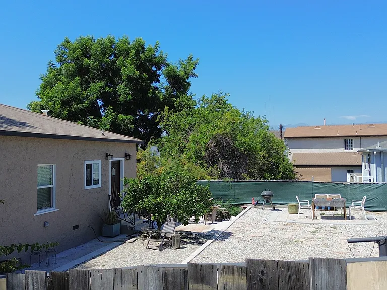 2421 Alcazar St — Photo 25
