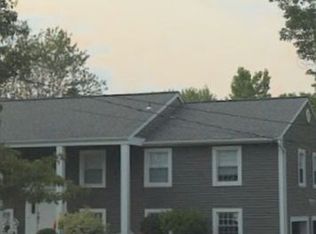 7 Robin Ln, Poughkeepsie, NY 12603