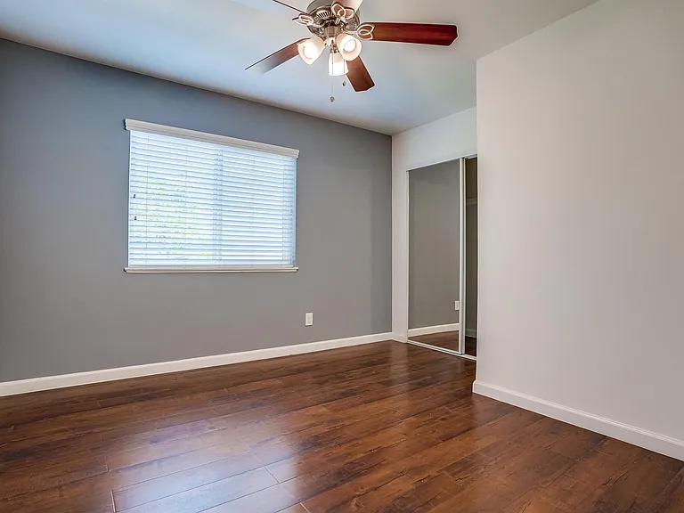 821 N Austin Ave — Photo 13