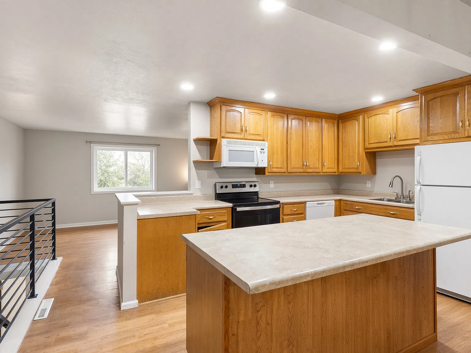 5 bed, 1888 sqft, $2,300 — Photo 4