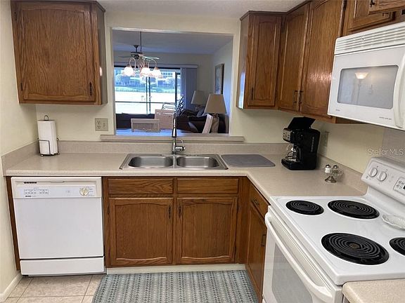 3rd image of 746 Avenida Estancia APT C