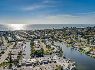 28 Seaside Ct, Holmes Beach, FL 34217