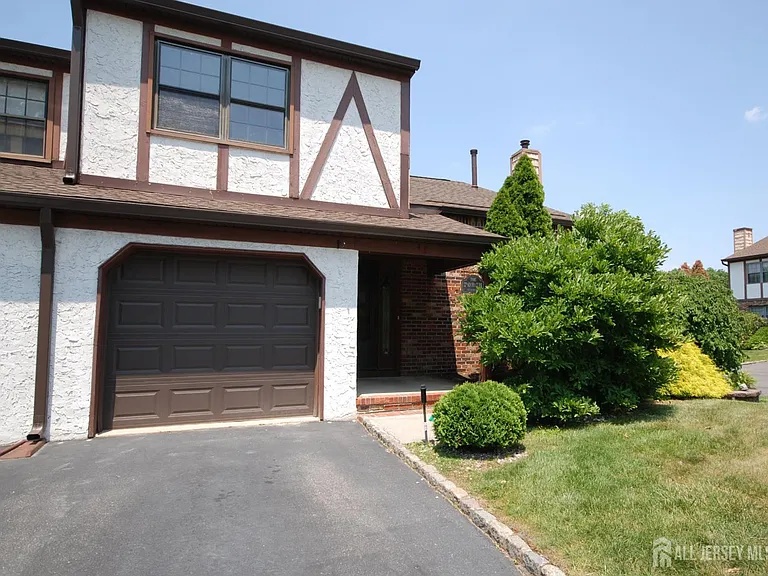 1 Wellington Ct — Photo 2