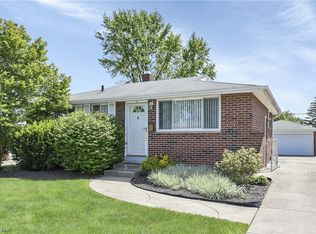 6399 Ledgebrook Dr, Brookpark, OH