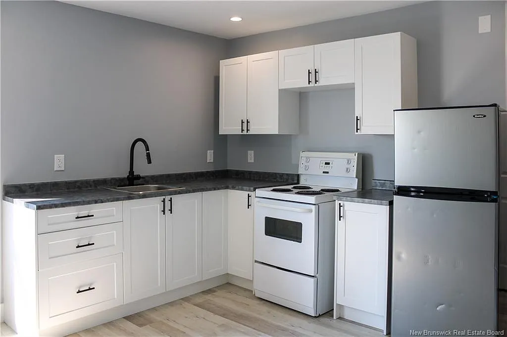 Studio, 1.0 bath, 280 sqft, $1,000 — Photo 4