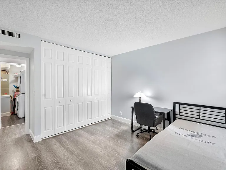 8437 Forest Hills Dr #203 — Photo 9