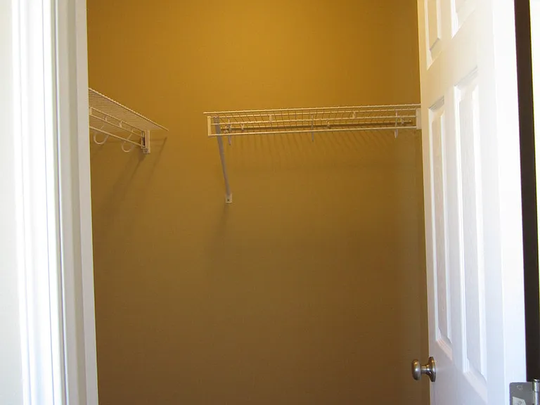 SI2165 — Photo 6