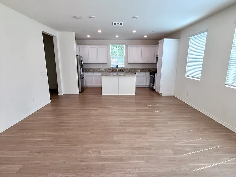 7897 Griffith Peak St — Photo 3