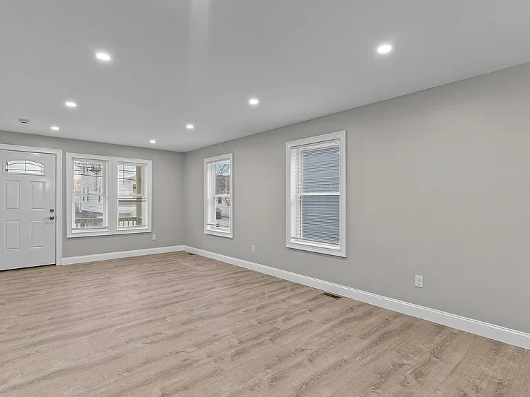 14 Herschel St #1 — Photo 6