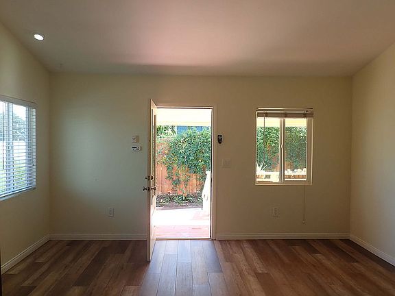 5th image of 2622 E St