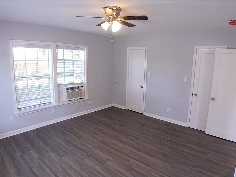 3320 Blodgett St — Photo 10