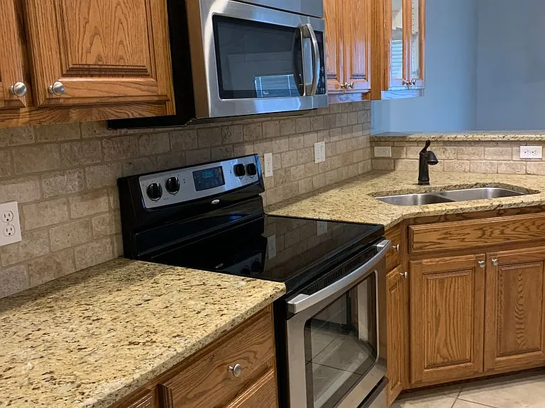2225 Jadyn Ln — Photo 12