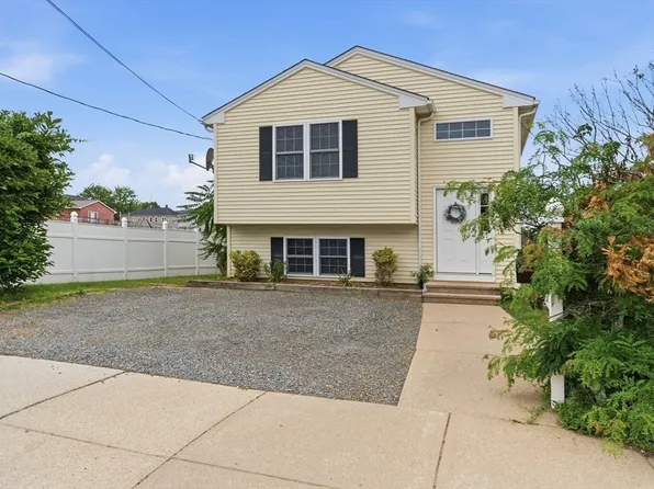 105 Lawrence St, Fall River, MA 02721