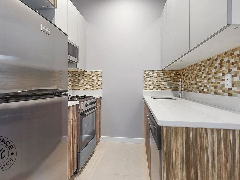 1st image of 2423 Dean St APT 1