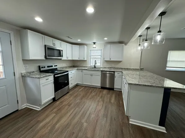 909 Foster Rd, Lenoir City, TN 37771