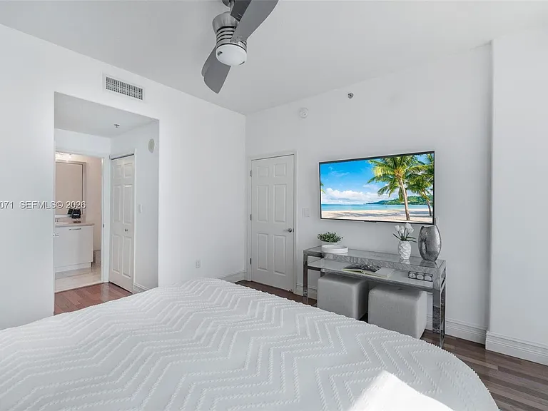 6515 Collins Ave #1405 — Photo 19