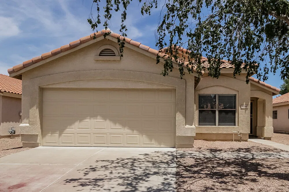3 bed, 2.0 bath, 1412 sqft, $2,120 — Photo 1
