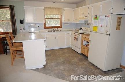 Charming Kitchen
						:
						Part of great room.
