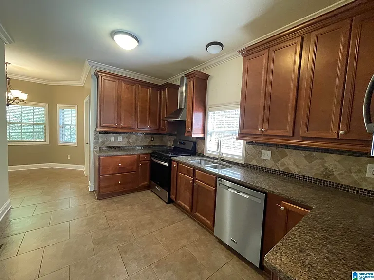 208 Castlehill Dr — Photo 9