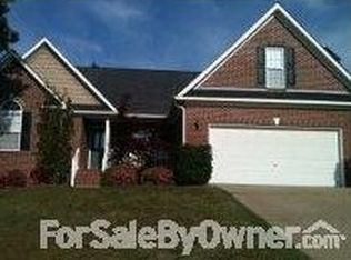 4008 Trencholm Ln, Hope Mills, NC 28348