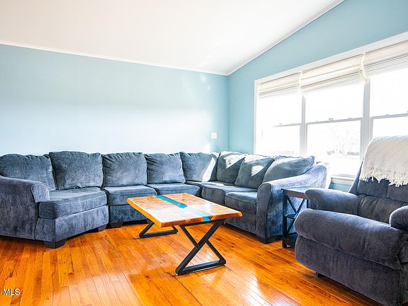 4th image of 59 Bluebird Road