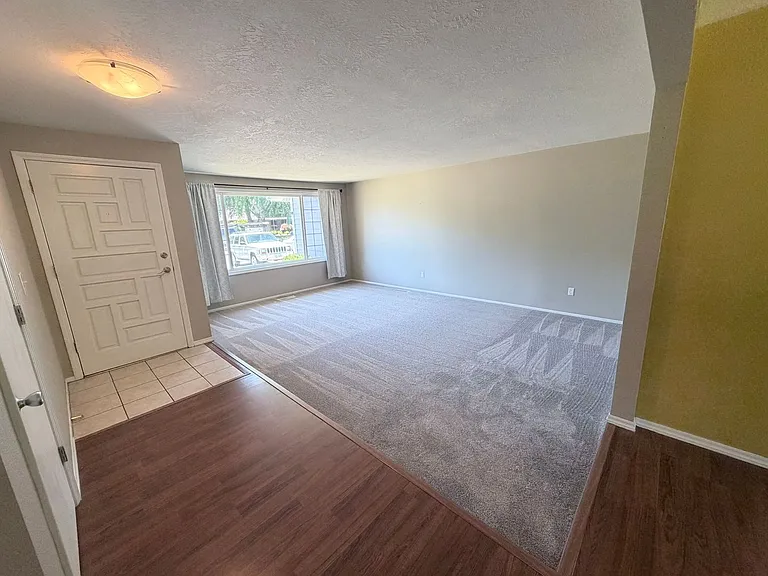 6388 Doral Dr SE — Photo 2