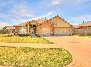 18020 Cerrado Cir, Edmond, OK 73012