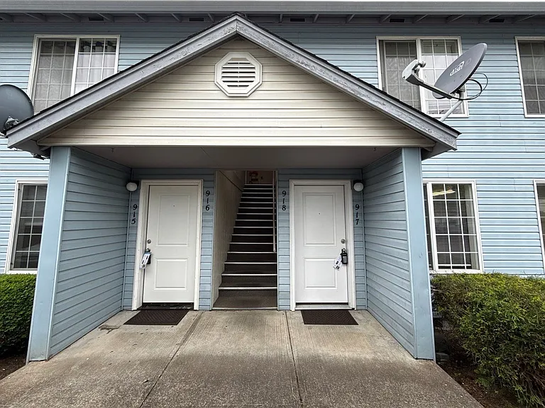 917 Bryan Ct — Photo 2