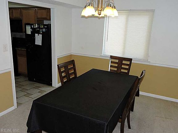 5th image of 1016 Banyan Dr