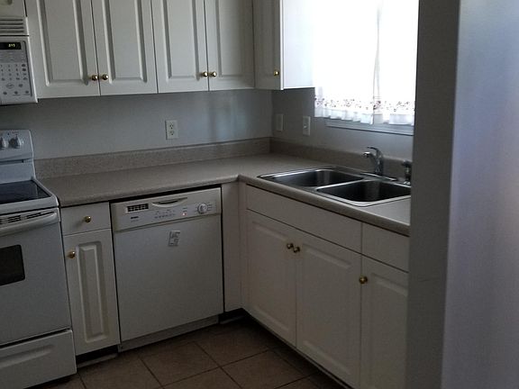 4th image of 405 Moss Creek Ln