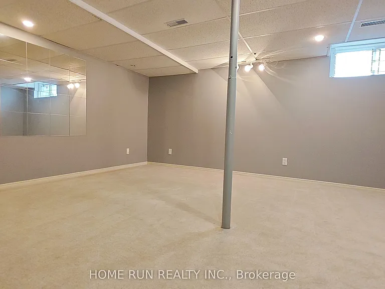 152 Thornbury Cres — Photo 36