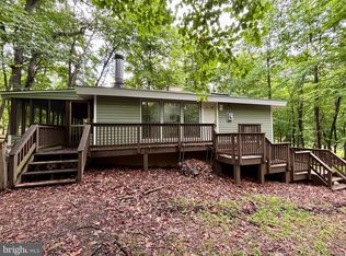 883 The Woods Rd, Hedgesville, WV