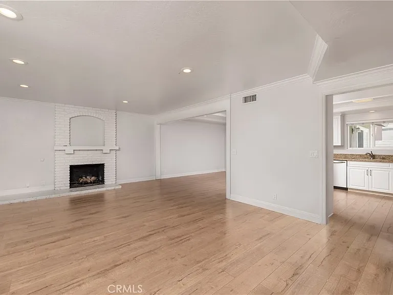2336 La Linda Pl — Photo 7