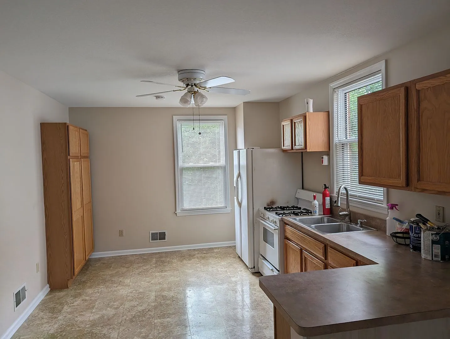 Bellevue - 3 BR Apartment Duplex, Central Air, 2nd/3rd Floor — Photo 2