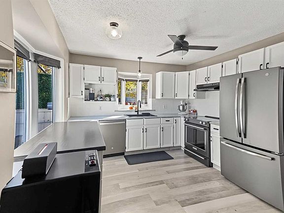3rd image of 9426 S 64th Ave