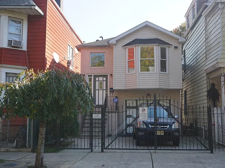 197 N 5th St #1 — Photo 1