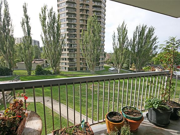 2nd image of 647 Michigan St #408