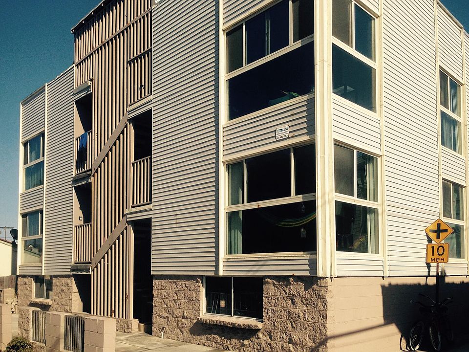 1st image of 713 Sunset Ct #B