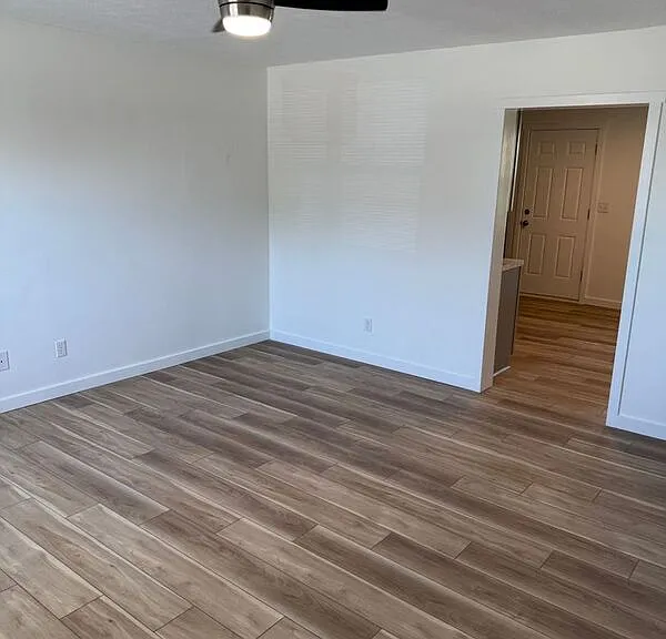 615 E Bain St — Photo 3