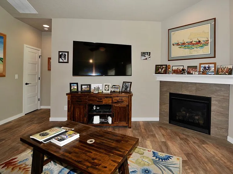 6312 N Descartes Dr — Photo 3