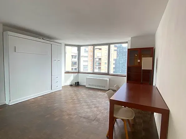 500 West 43rd Street image 5 of 6